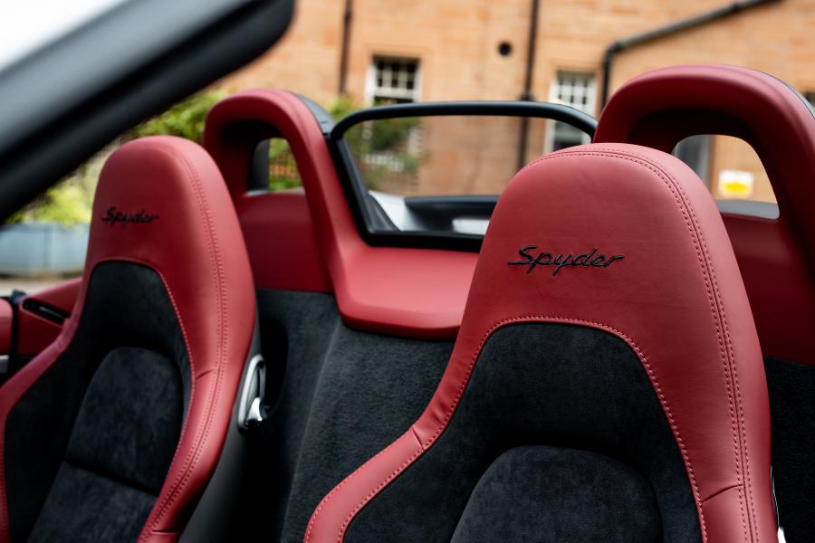 Интерьер Porsche 718 Spyder (982) 2019 года  (WW) (фото 308 из 318)
